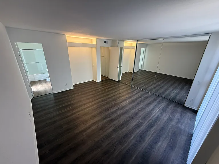 1414 Greenfield Apartments — Photo 37
