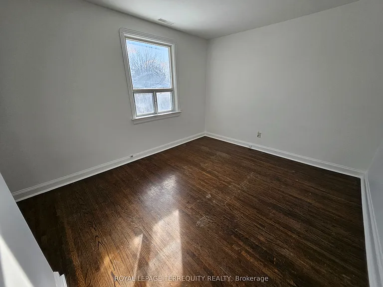 557 Lawrence Ave W — Photo 38