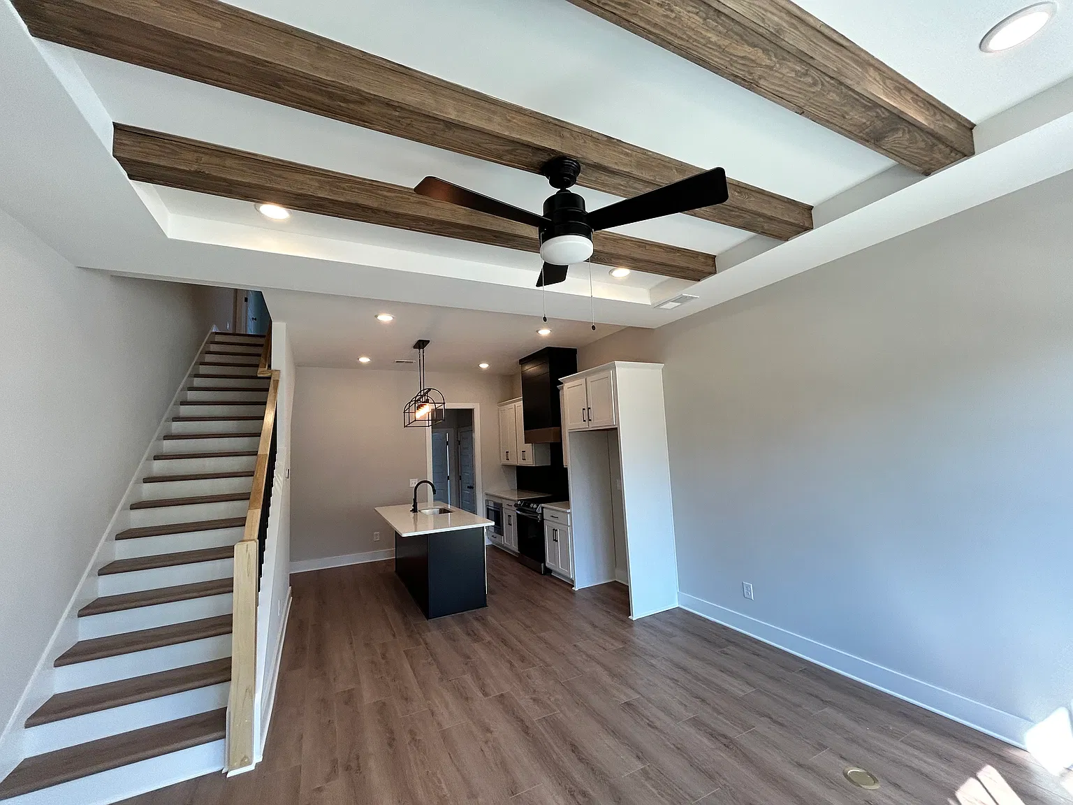 3 bed, 2.5 bath, 1380 sqft, $2,340 — Photo 4