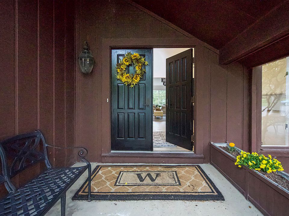 1st image of 3860 Waldenwood Dr