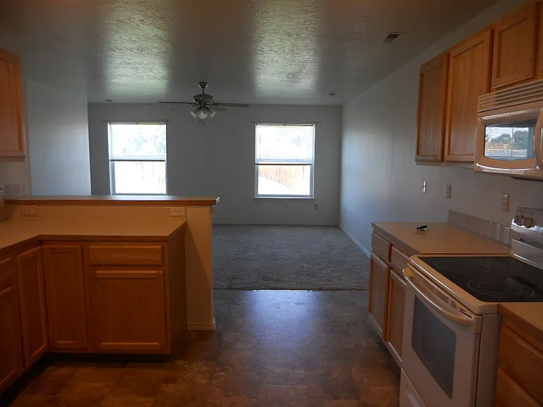 126 NE Lotus Ct — Photo 7
