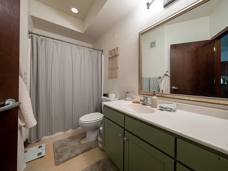 310 E 18th St #202 — Photo 11