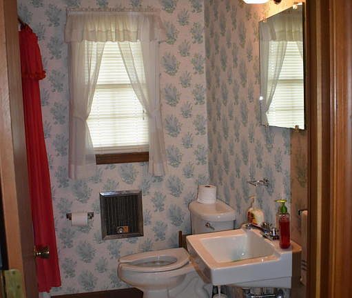 5th image of 105 McCormick Dr