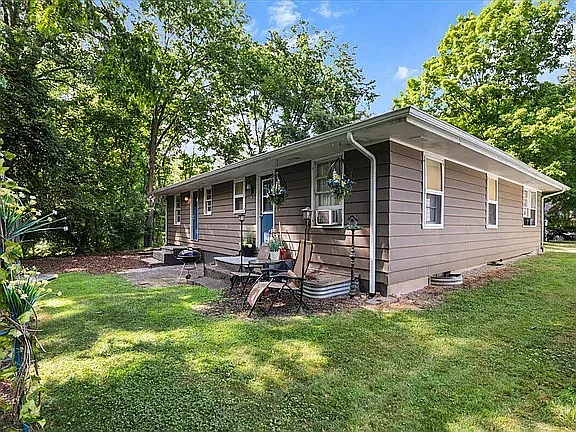 2 bed, 750 sqft, $2,100 — Photo 3