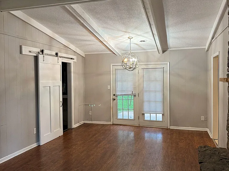 902 Danmann Cir SE — Photo 6
