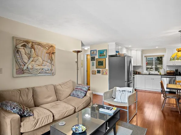 20 Jacqueline Rd APT A, Waltham, MA 02452