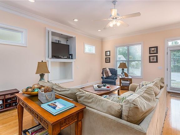 5th image of 107 Carlisle Pl