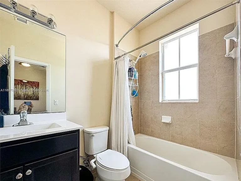2819 SE 1st Dr #5 — Photo 10