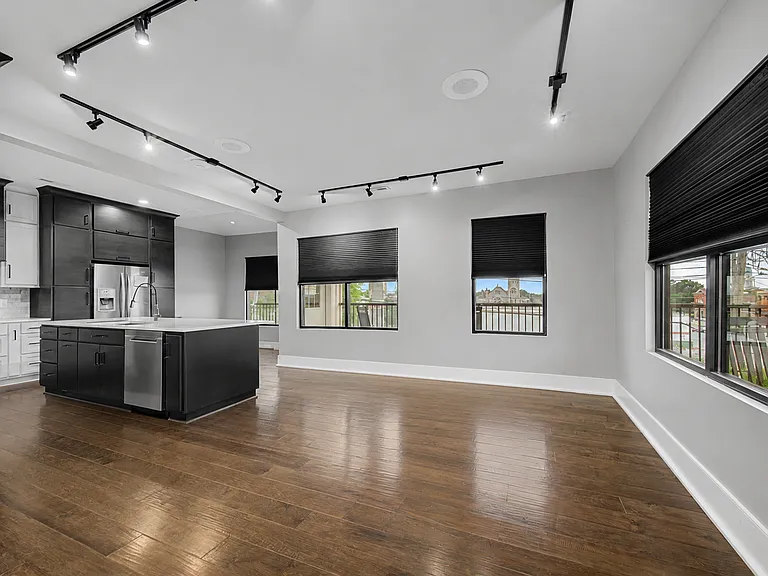 1044 Chestnut St — Photo 5