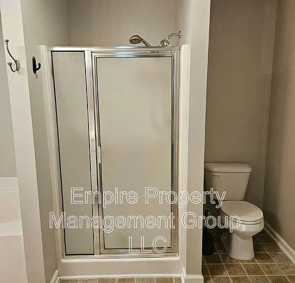 202 Castlebury Dr — Photo 5