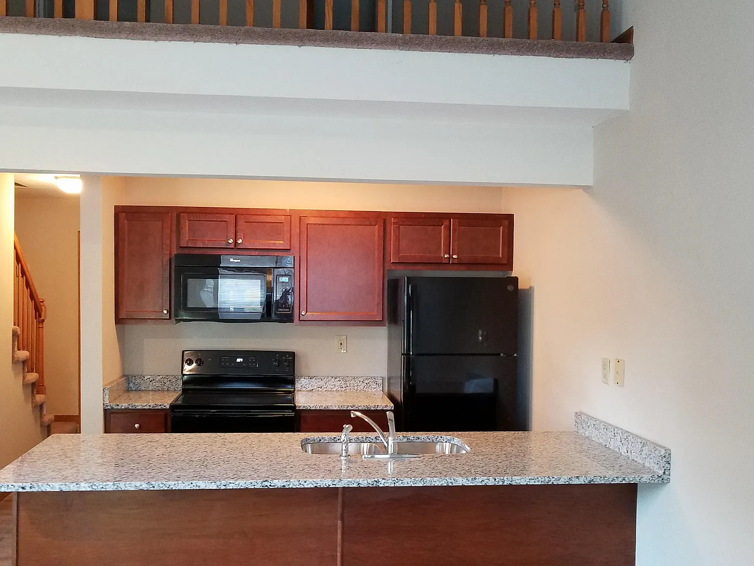 2 bed, 1.5 bath, 700 sqft, $1,100 — Photo 3