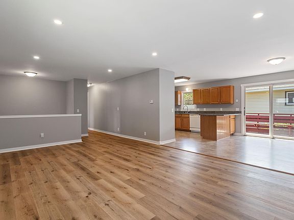 5th image of 1818 Eugene St