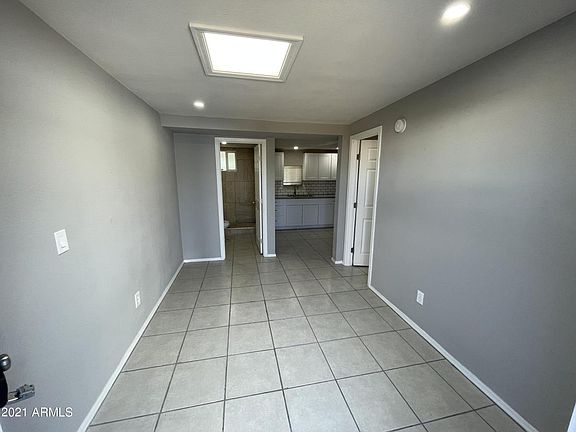 3rd image of 703 W 1st Pl #2
