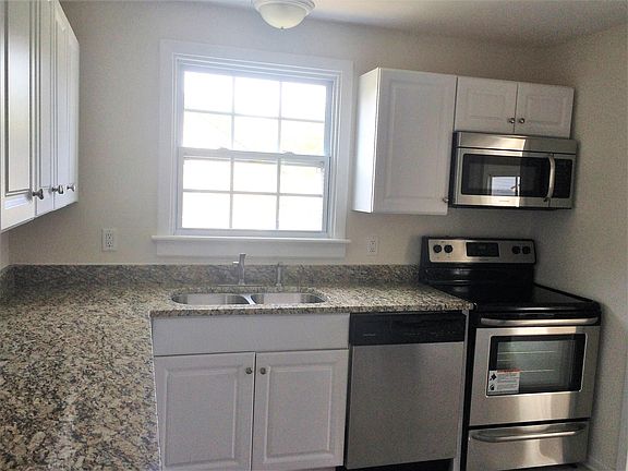2nd image of 2324 Lenora Ln