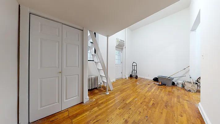 Rented by Bond New York | media 5