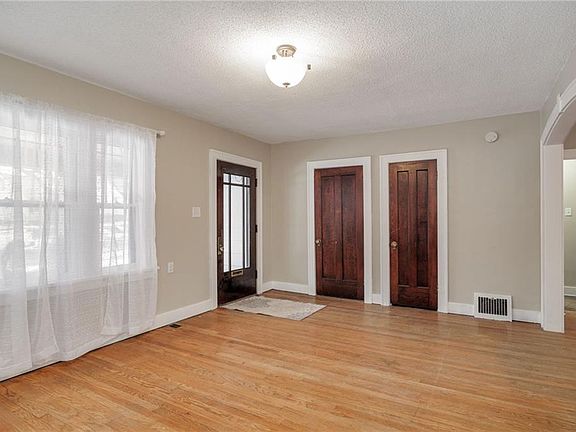 5th image of 2825 Renick St