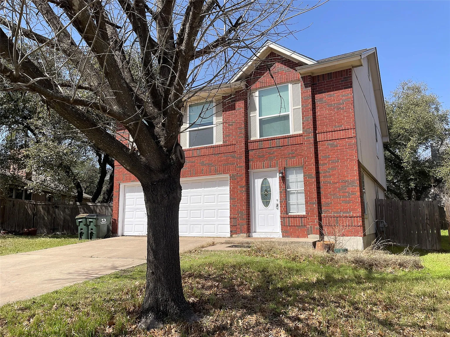 4 bed, 2.5 bath, 1934 sqft, $2,250 — Photo 2