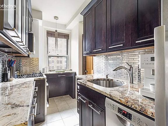 4th image of 16 Park Ave #7D