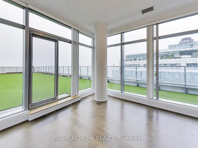 39 Queens Quay E #1126 — Photo 2
