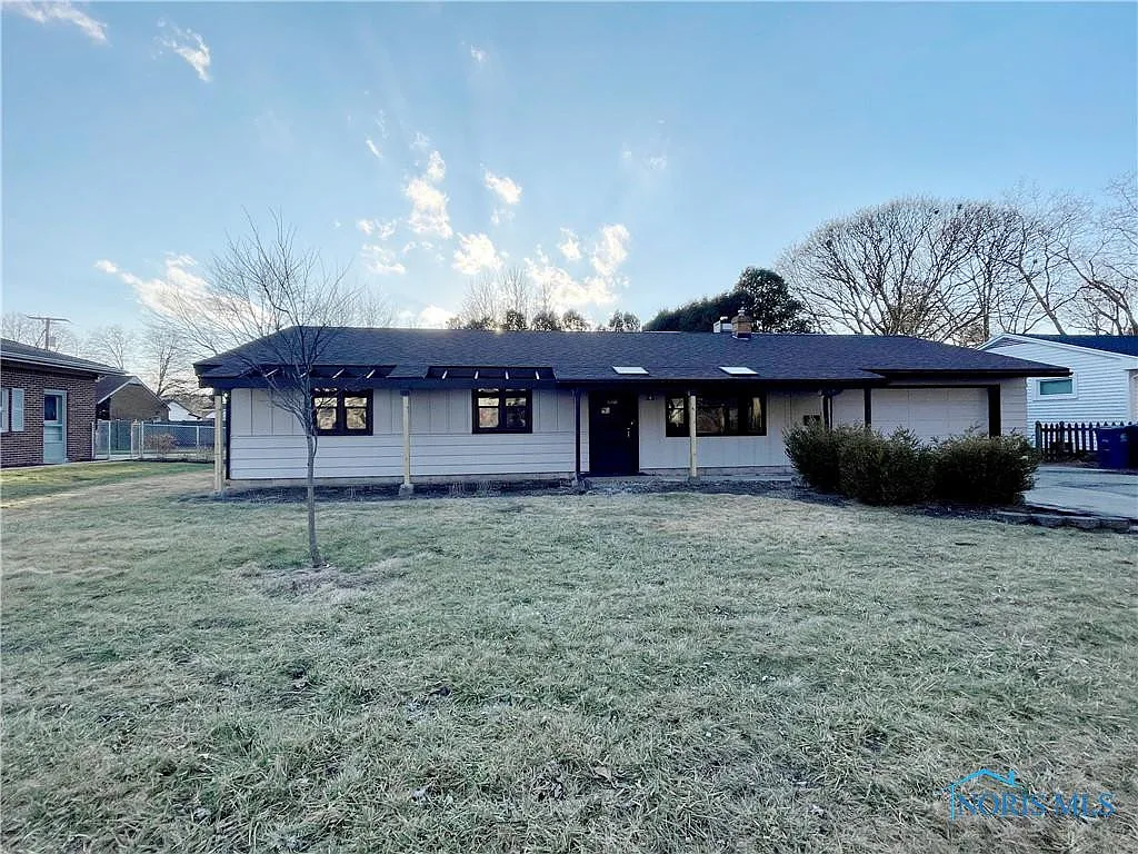 2258 Heatherwood Dr photo 1