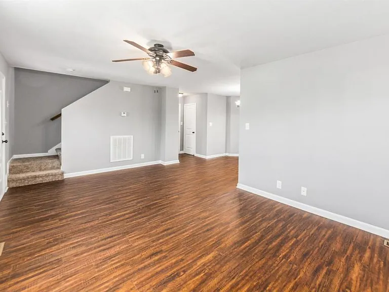 1413 Jenny Ln — Photo 8