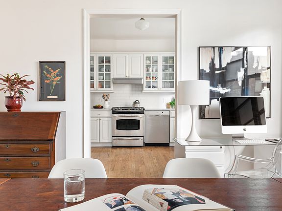 Dining room into kitchen