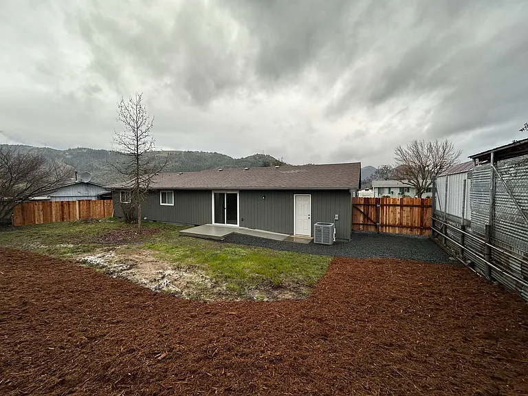 237 Clark Ter — Photo 16
