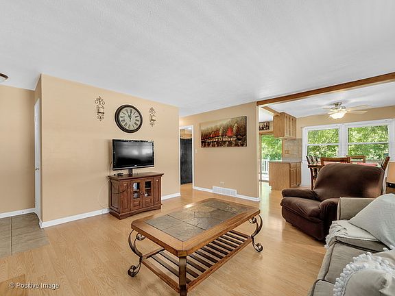 4th image of 22W403 Teakwood Dr
