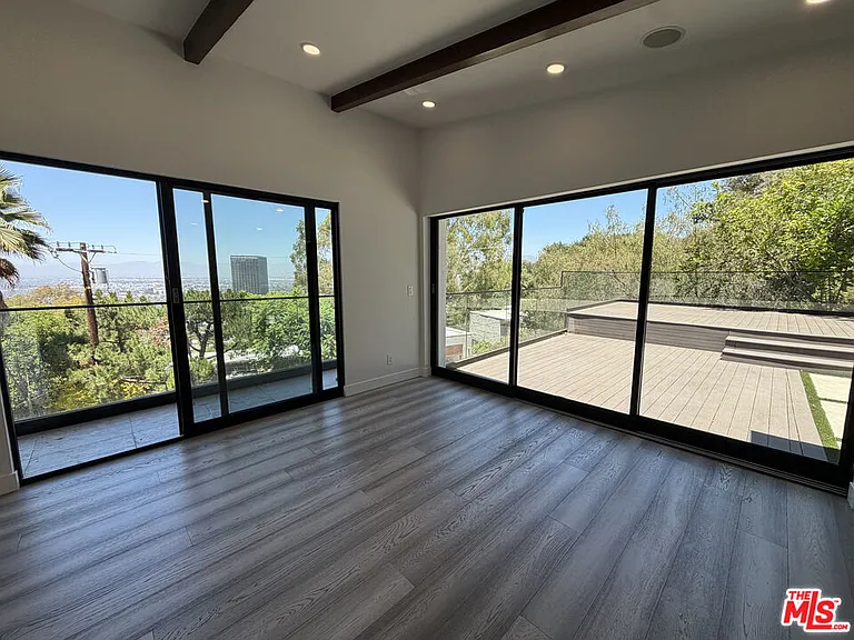 3565 Multiview Dr — Photo 16