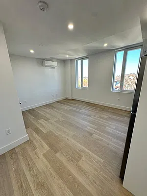 Rented by Aron Fried, LREB | media 4