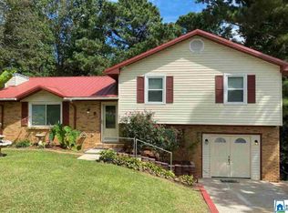 1009 Keith Dr, Weaver, AL 36277
