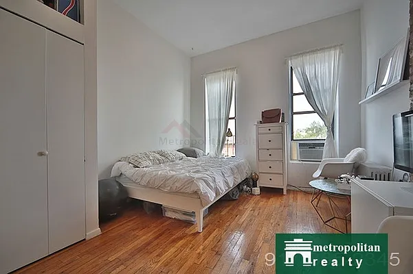 Rented by Metropolitan Realty | media 1