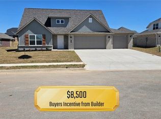 671 Kayla Maria St, Prairie Grove, AR 72753