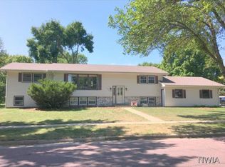 603 S Norbeck St, Vermillion, SD 57069