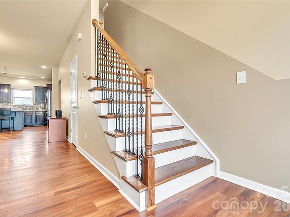 3rd image of 111 Canter Ln