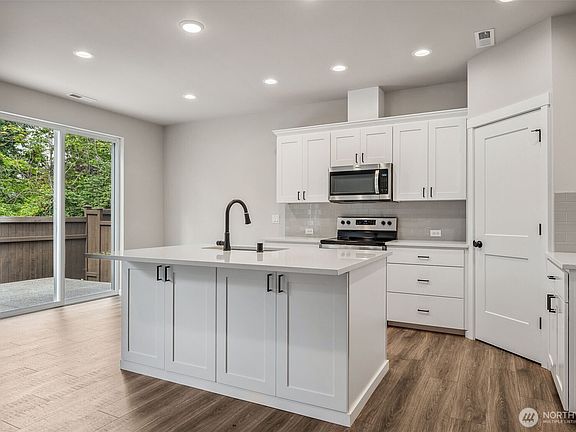 4th image of 12070 126th Avenue Ct E #7