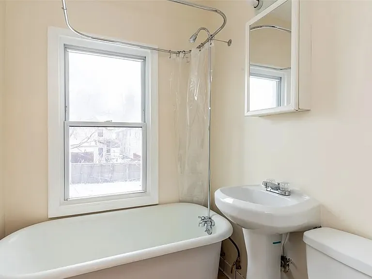 1899 Niagara St #2 — Photo 6