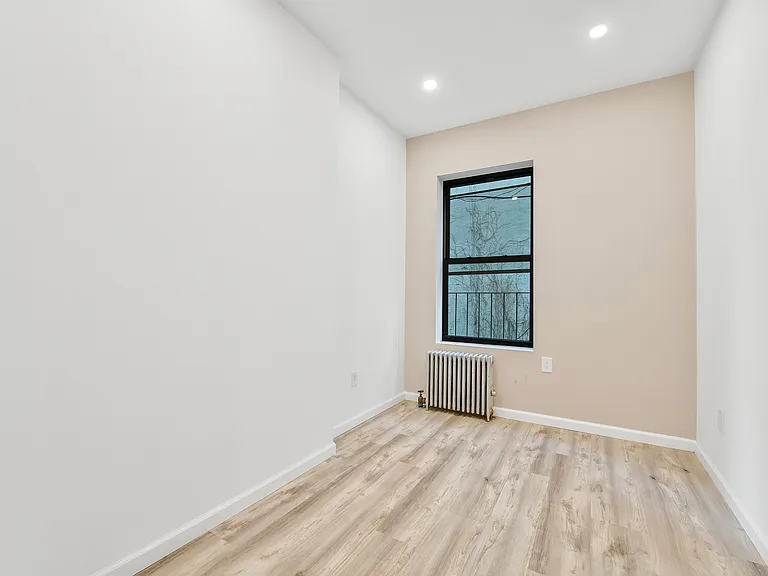 1670 1st Ave #4N — Photo 4