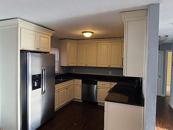 3rd image of 1208 Oak Park Ave