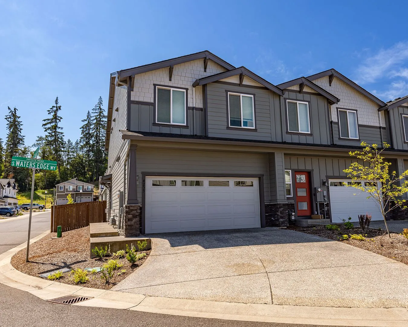 Three bedroom townhouse in gated community - Ridgefield, WA — Photo 1