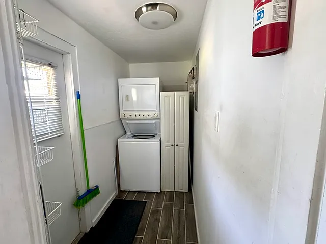 180 Harborview Dr — Photo 14