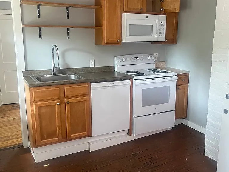 137 N Winooski Ave — Photo 1