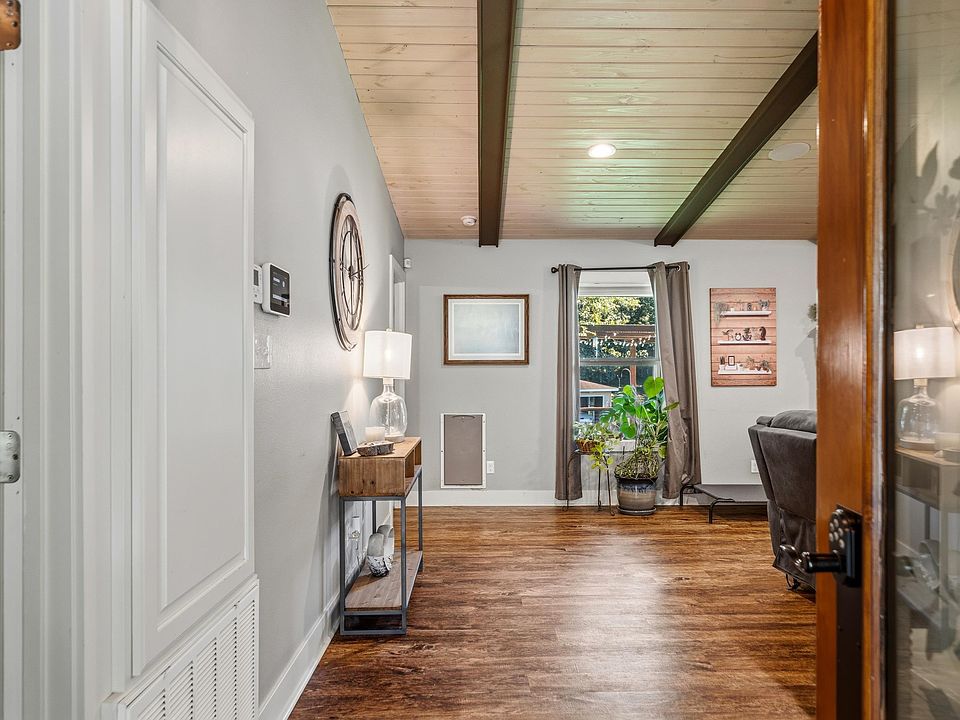 1st image of 101 101/103 Oak Point Dr