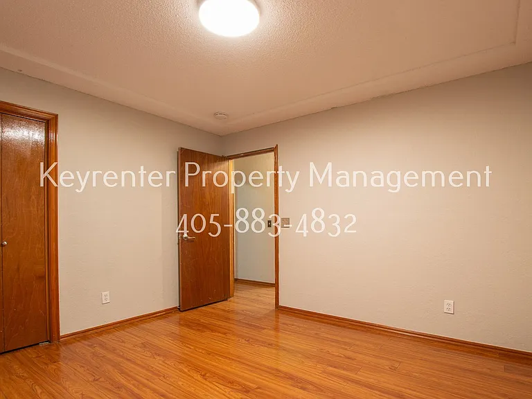 8308 NW 10th Ter — Photo 7