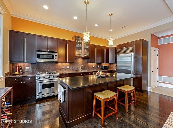 5th image of 3330 N Ashland Ave APT 2