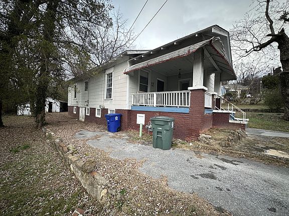 2nd image of 2515 Olive St