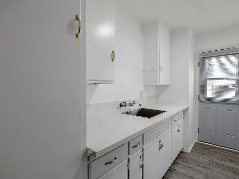 12415 Cedar Ave #E — Photo 4