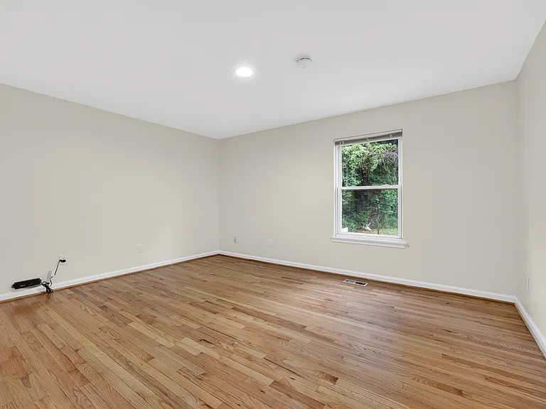 322 Howard Ave — Photo 15
