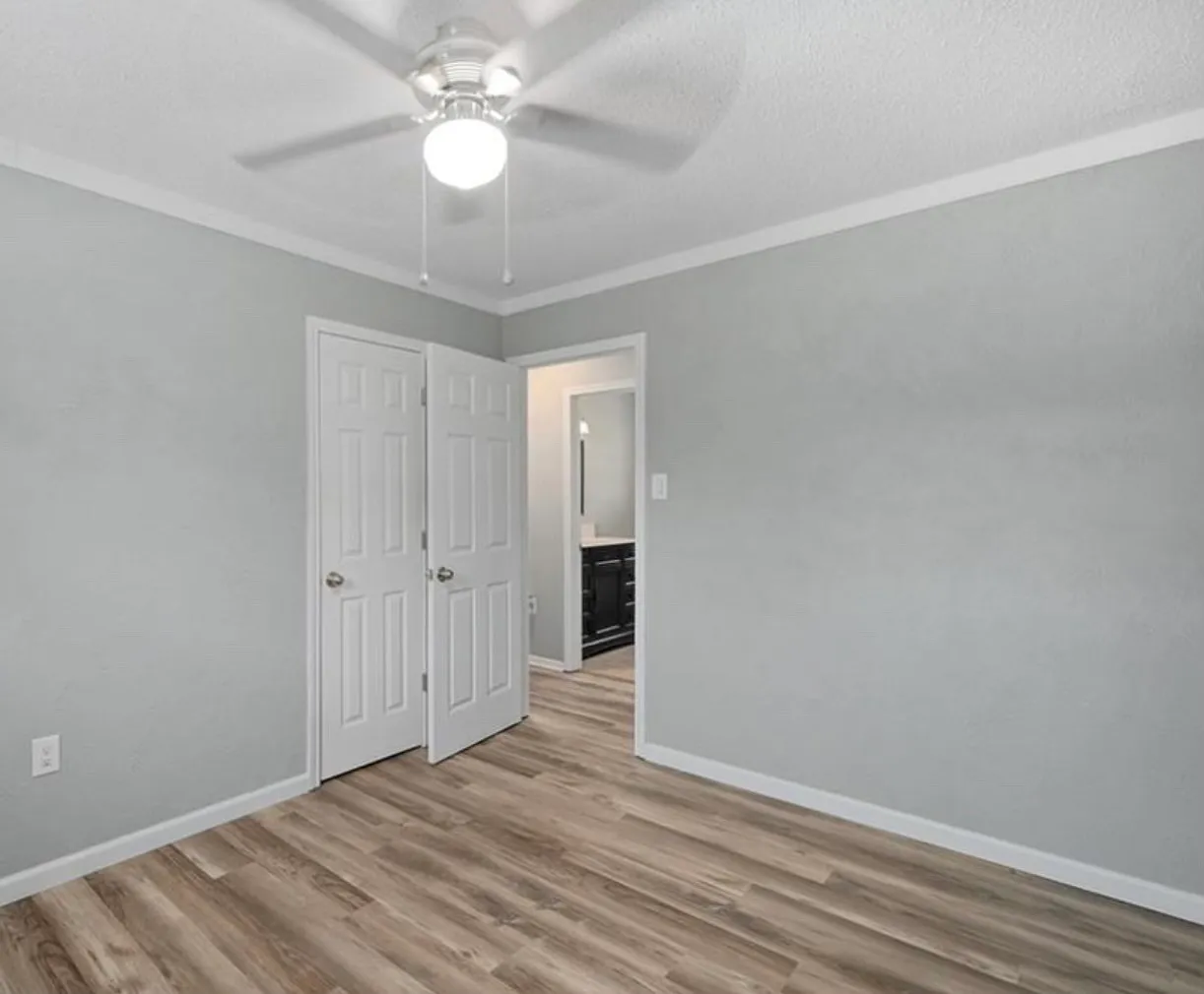 6 Hilltop Pl — Photo 2