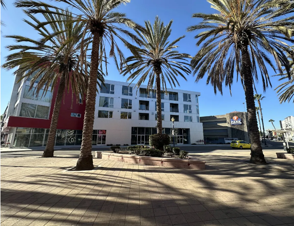 Building Photo - 495 Promenade Ave